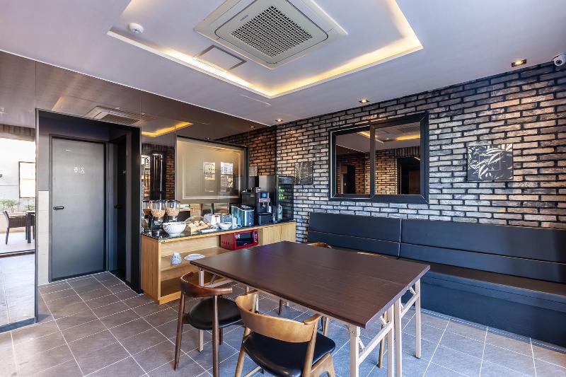 Brown Dot Hotel Beomil image