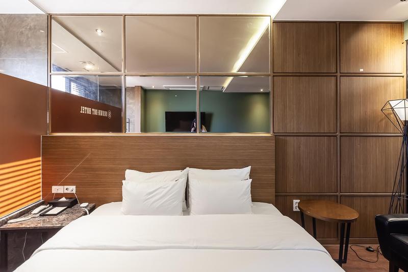 Brown Dot Hotel Beomil image