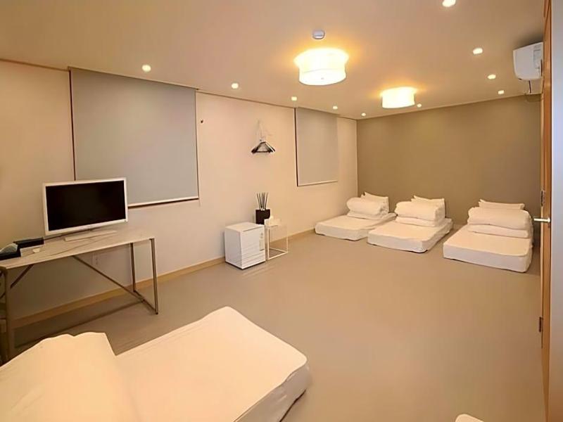 Maison Mini Hotel image
