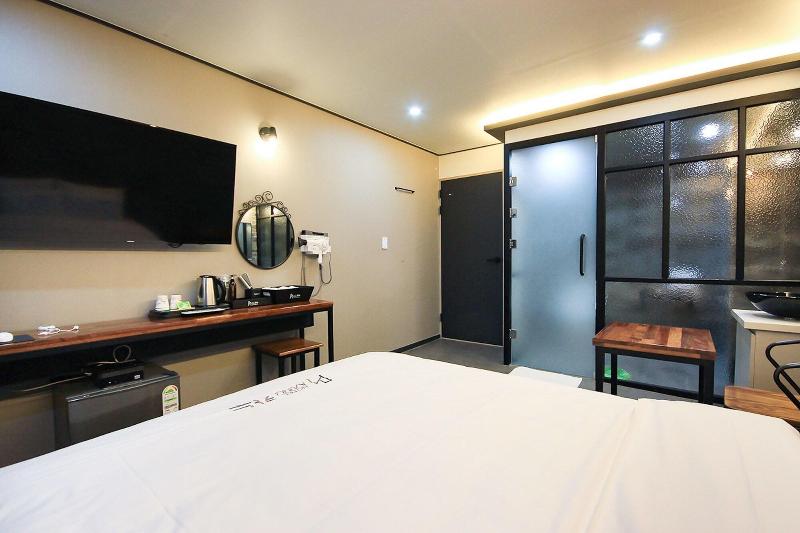 Kanu Hotel image