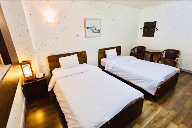 Jeonju Hansung Tourist Hotel image