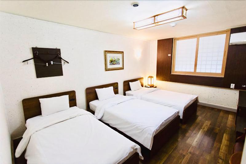 Jeonju Hansung Tourist Hotel image