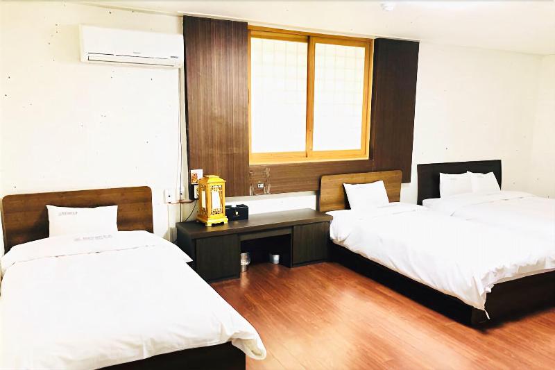 Jeonju Hansung Tourist Hotel image