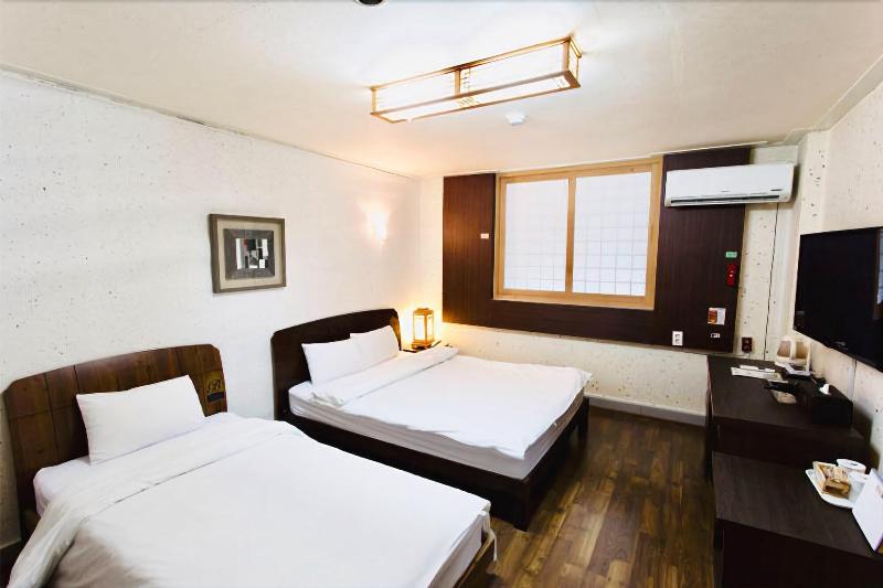 Jeonju Hansung Tourist Hotel image