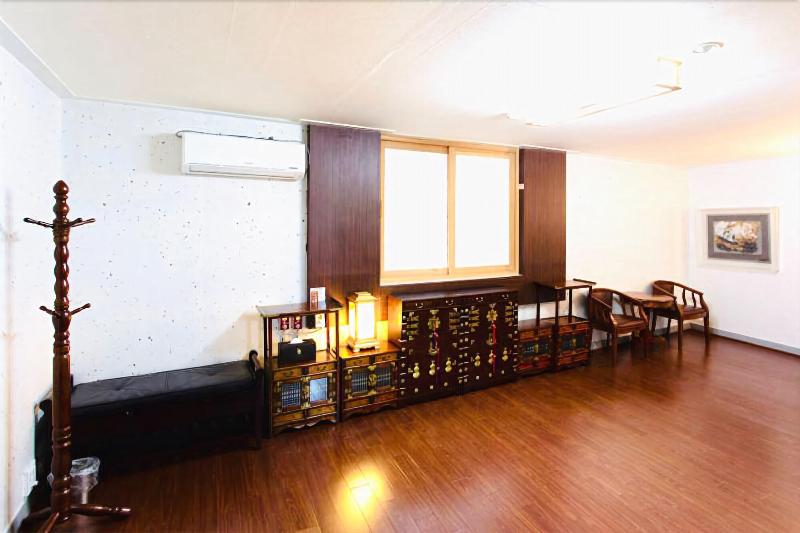 Jeonju Hansung Tourist Hotel image