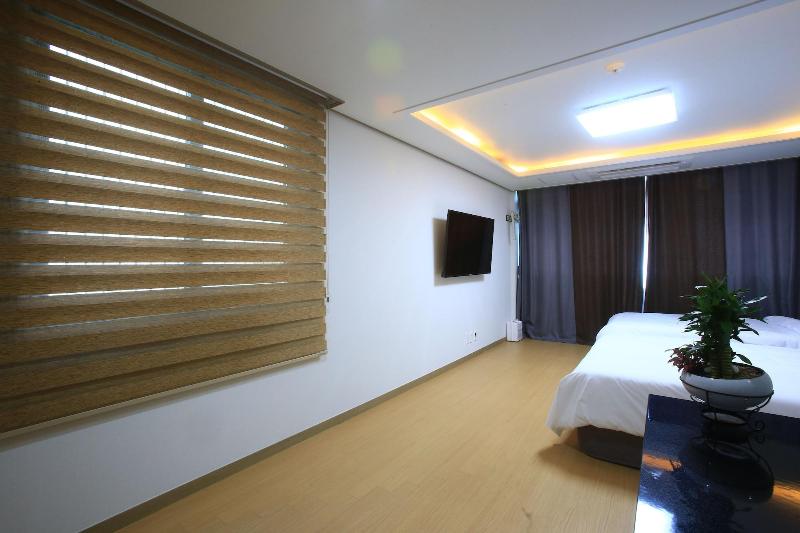 Line Hotel image