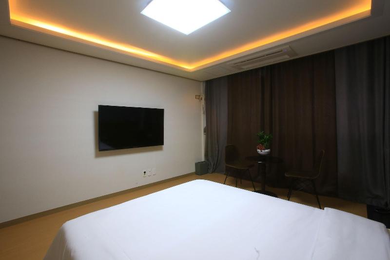 Line Hotel image