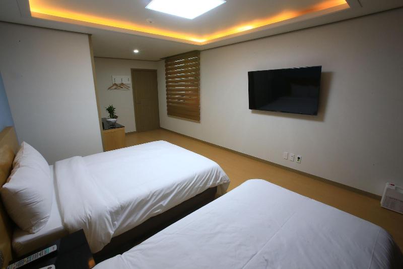 Line Hotel image