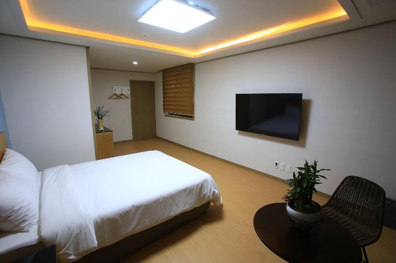 Line Hotel image