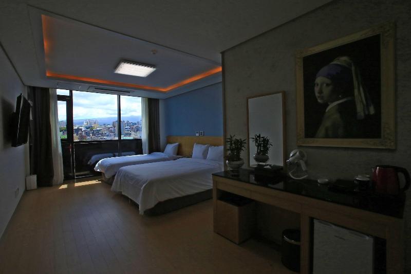 Line Hotel image