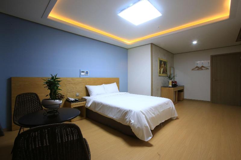 Line Hotel image