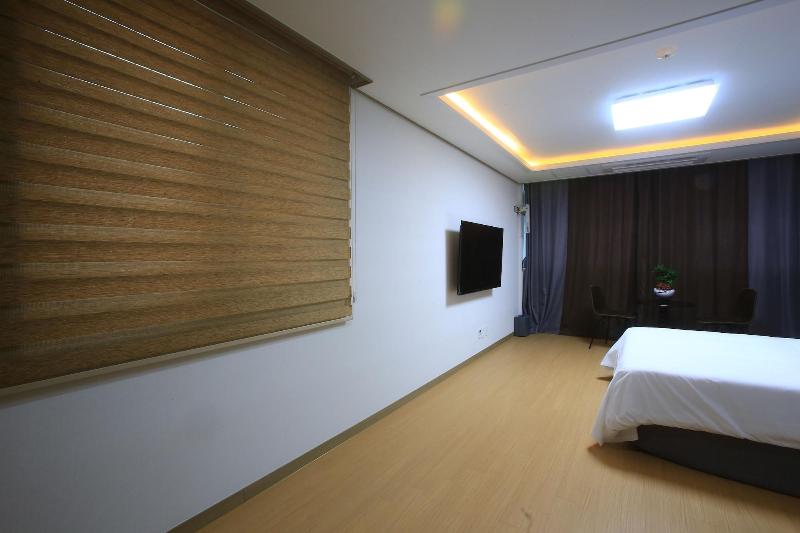 Line Hotel image