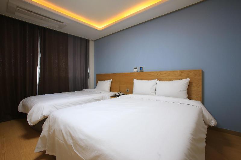 Line Hotel image