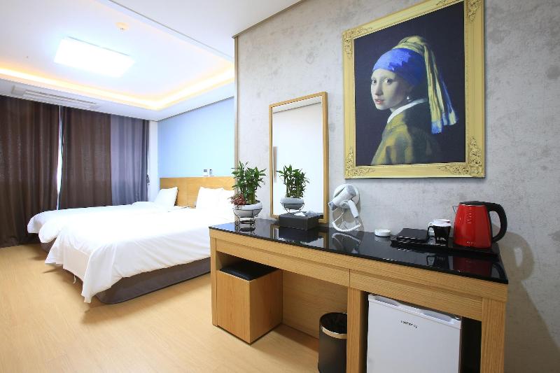 Line Hotel image