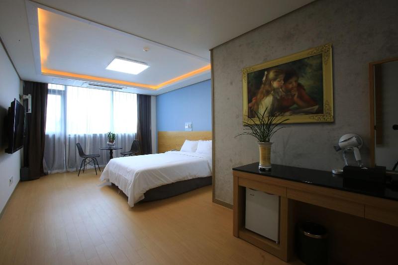 Line Hotel image