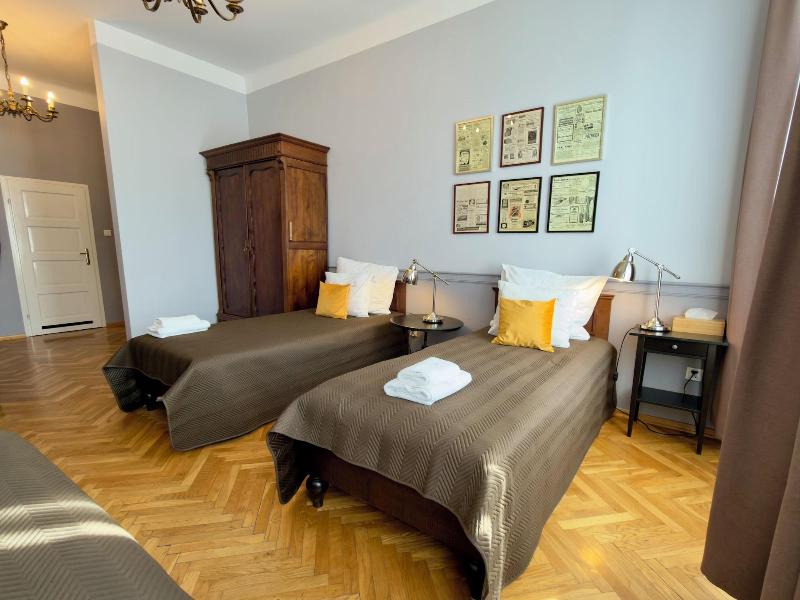 Scharffenberg Apartments Main Square image