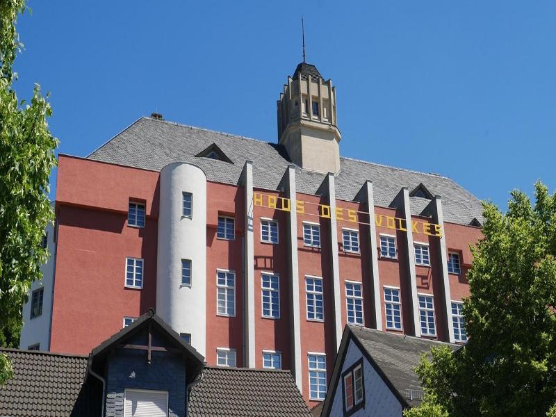 Haus des Volkes - Das Bauhaushotel image