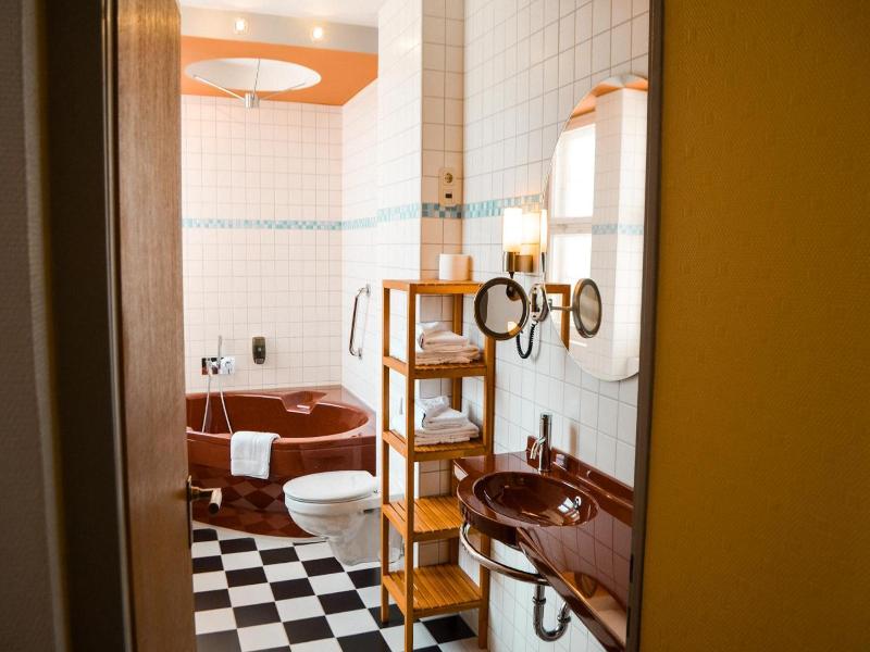 Haus des Volkes - Das Bauhaushotel image