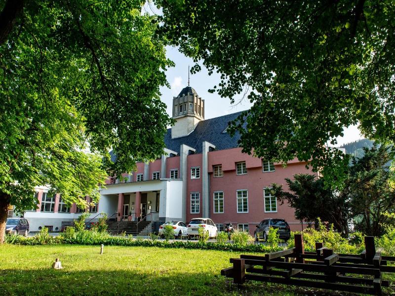 Haus des Volkes - Das Bauhaushotel image