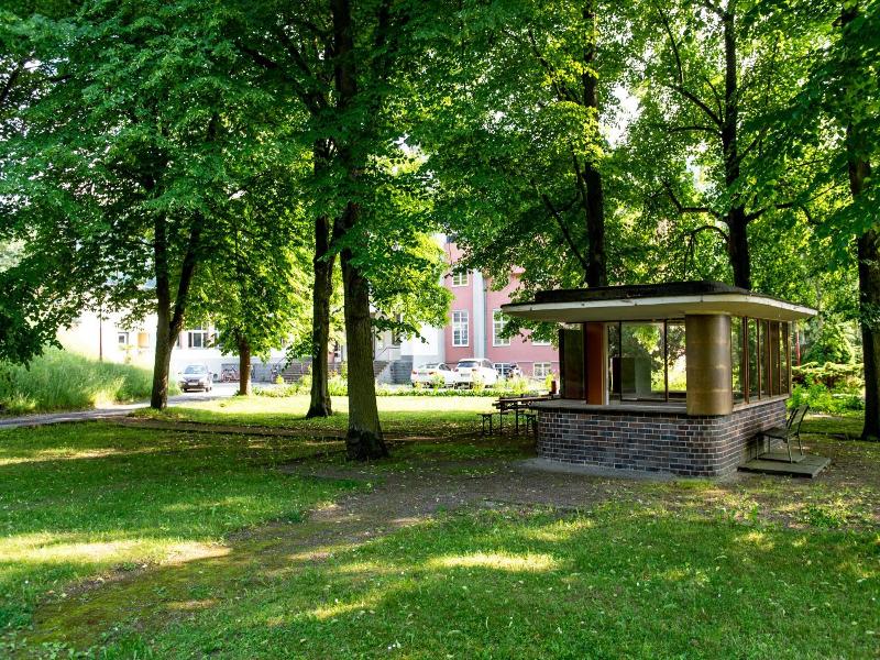 Haus des Volkes - Das Bauhaushotel image
