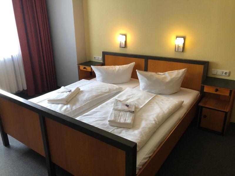 Haus des Volkes - Das Bauhaushotel image