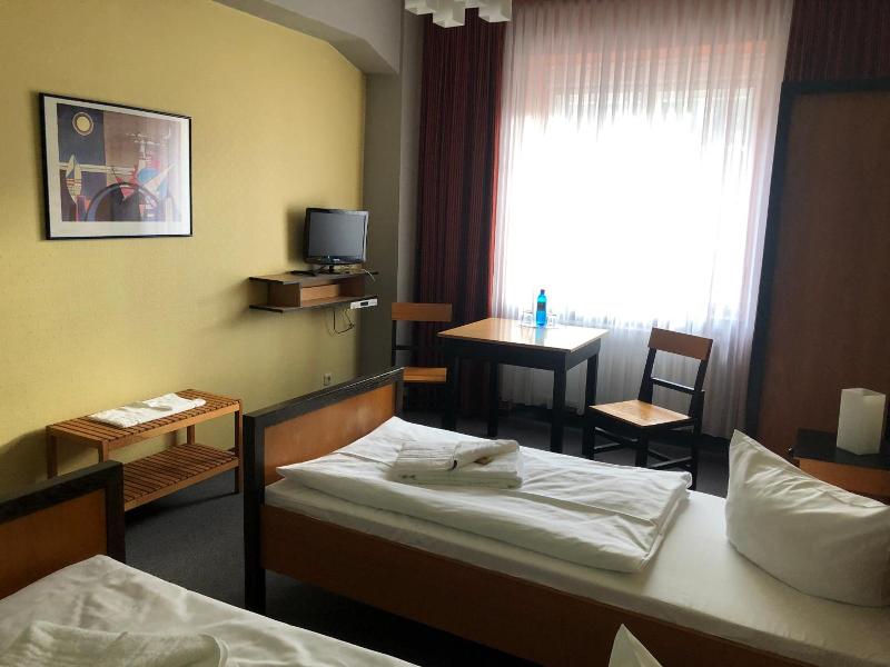 Haus des Volkes - Das Bauhaushotel image