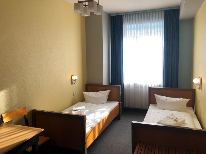 Haus des Volkes - Das Bauhaushotel image