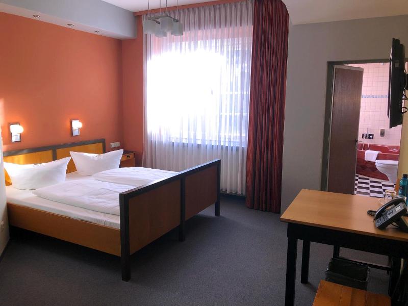 Haus des Volkes - Das Bauhaushotel image