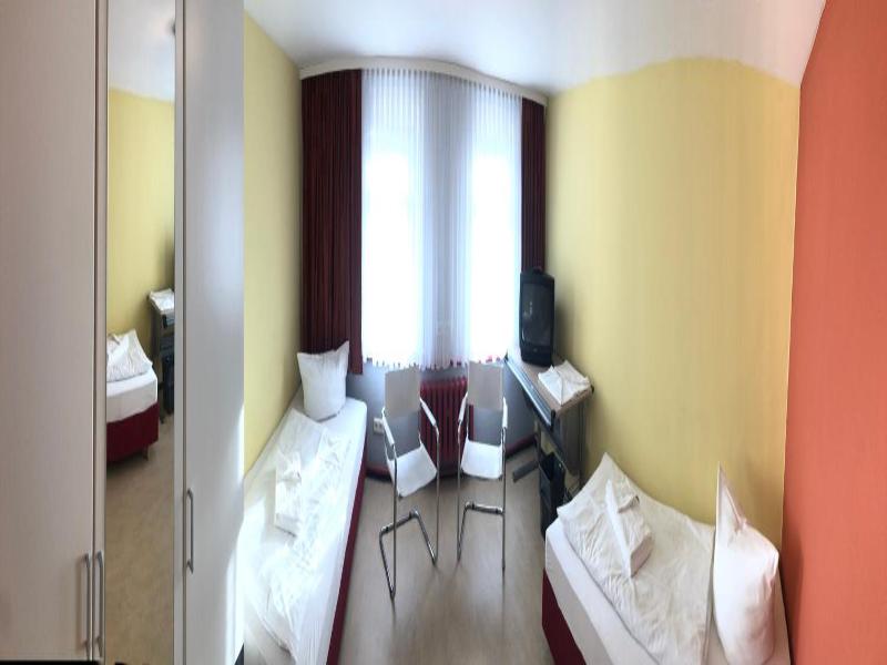 Haus des Volkes - Das Bauhaushotel image