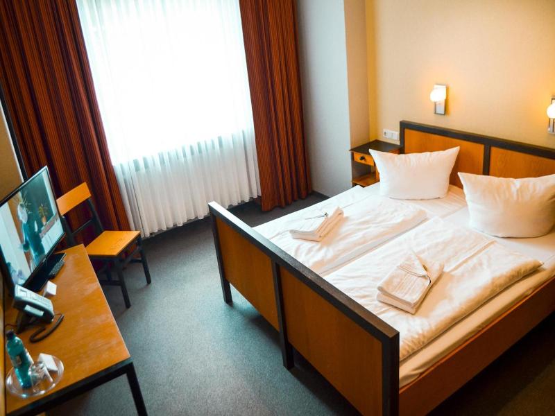 Haus des Volkes - Das Bauhaushotel image