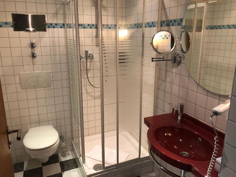 Haus des Volkes - Das Bauhaushotel image