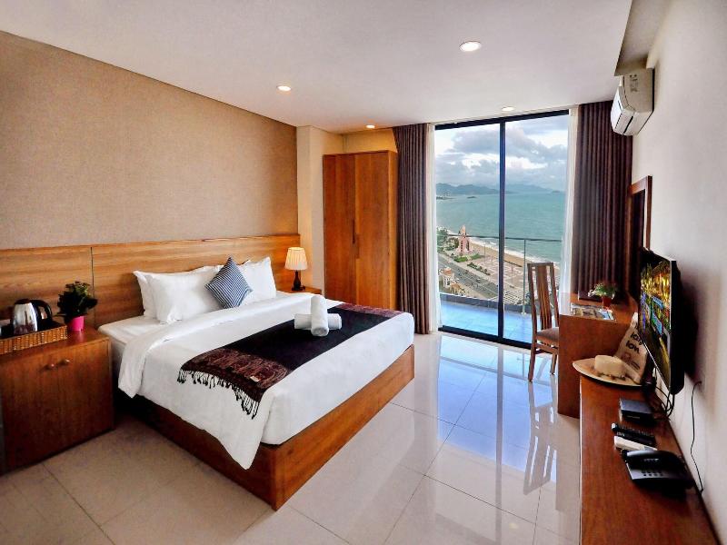 Holi Beach Apartments image