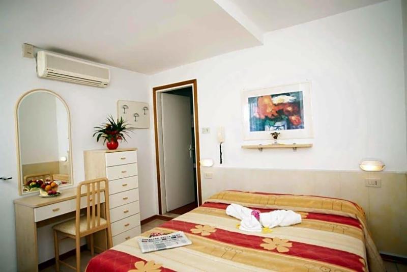 Hotel Up'n Diek image