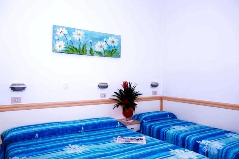 Hotel Up'n Diek image