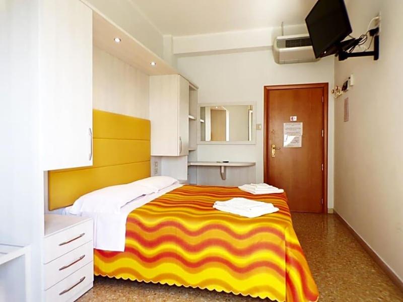 Hotel Up'n Diek image