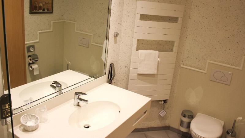 Hotel Victoria image