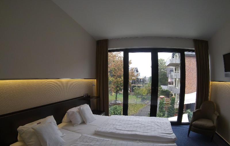 Hotel Victoria image