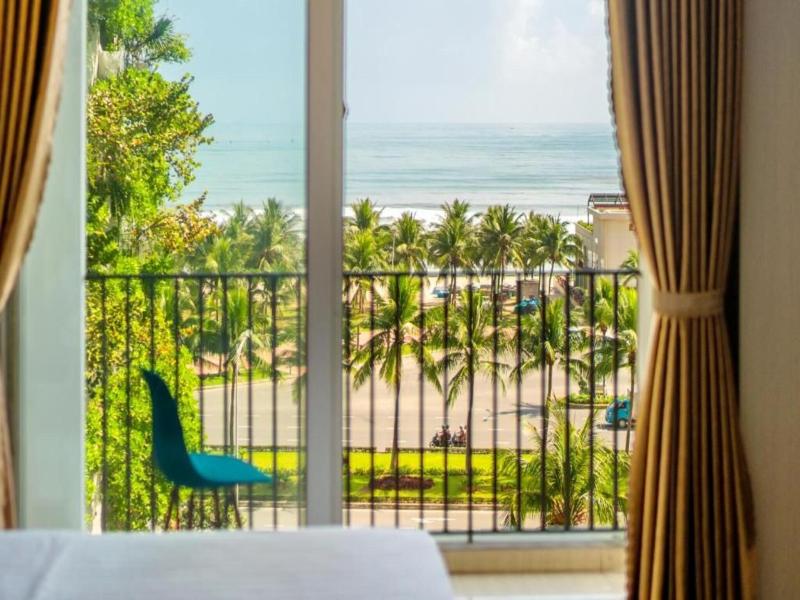 Rich Hotel image