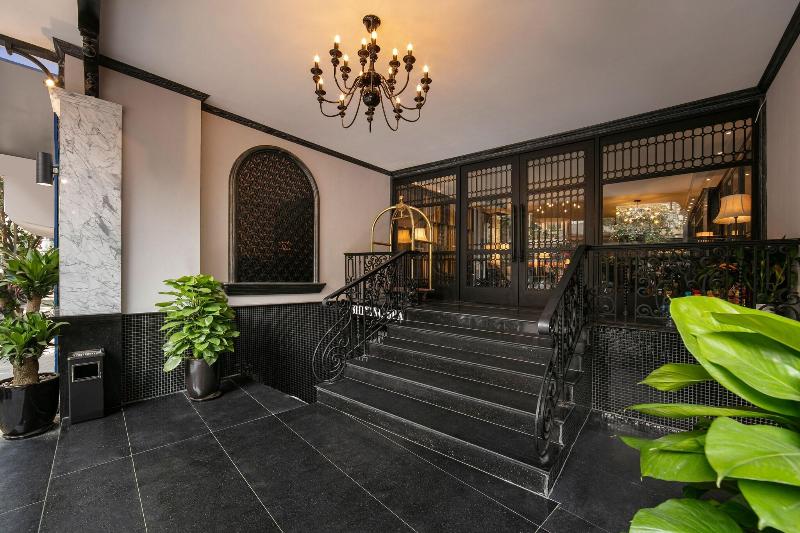 Shining Central Hotel & Spa image