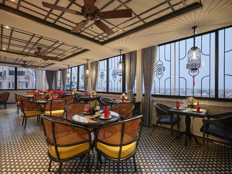 Shining Central Hotel & Spa image