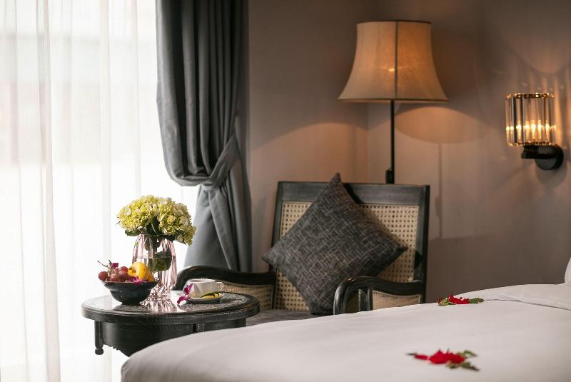 Shining Central Hotel & Spa image