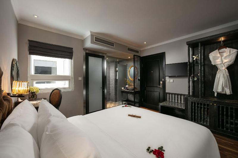 Shining Central Hotel & Spa image