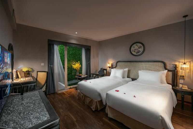 Shining Central Hotel & Spa image