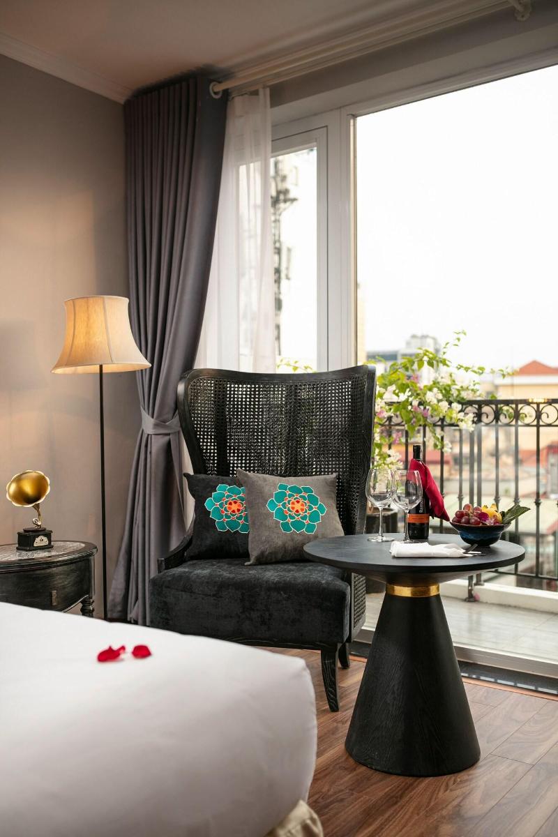 Shining Central Hotel & Spa image