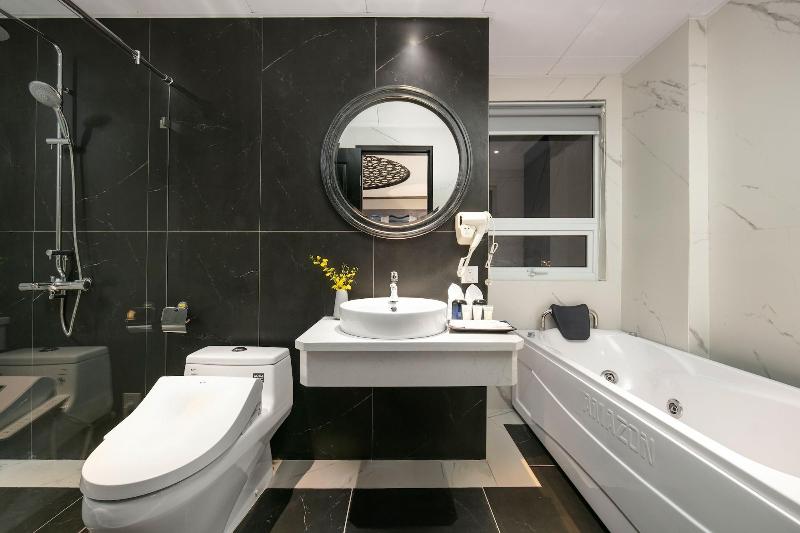Shining Central Hotel & Spa image