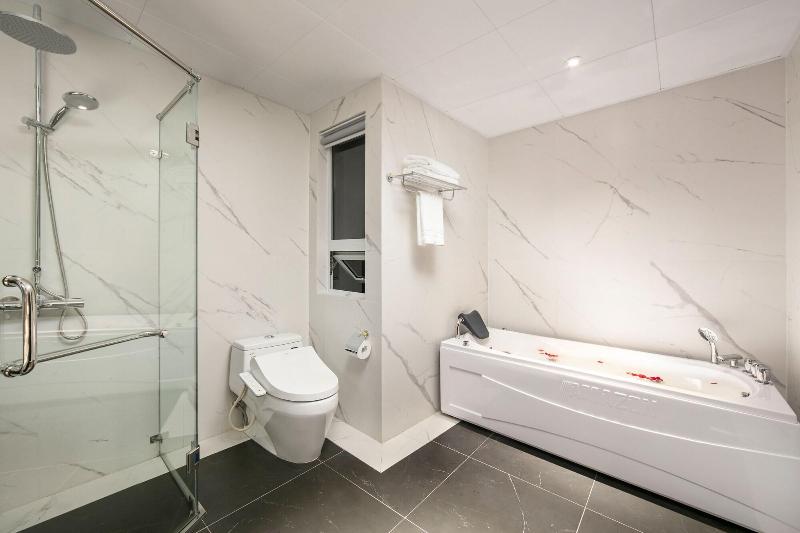 Shining Central Hotel & Spa image