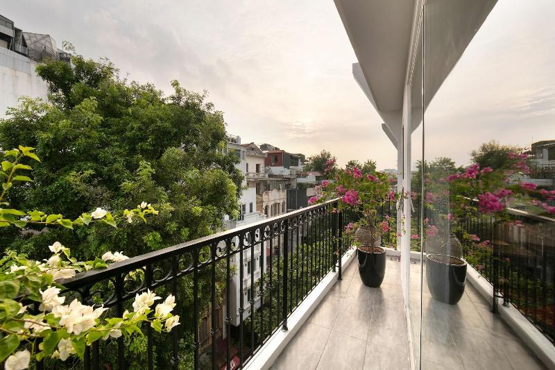 Shining Central Hotel & Spa image