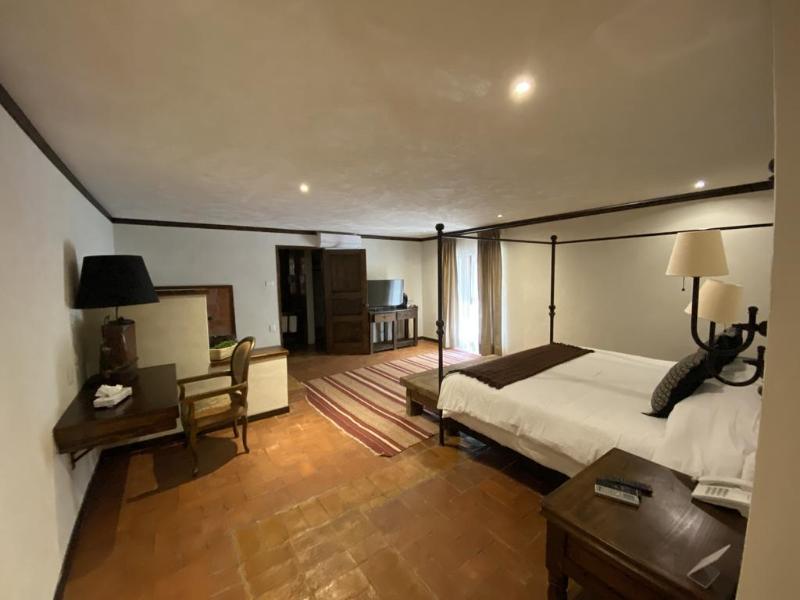 SINGLE KING SIZE BED