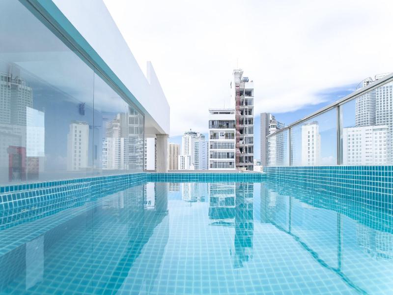 Seven Seas Hotel And Apartment image