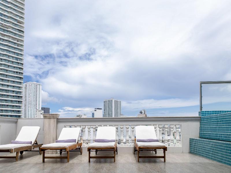 Seven Seas Hotel And Apartment image